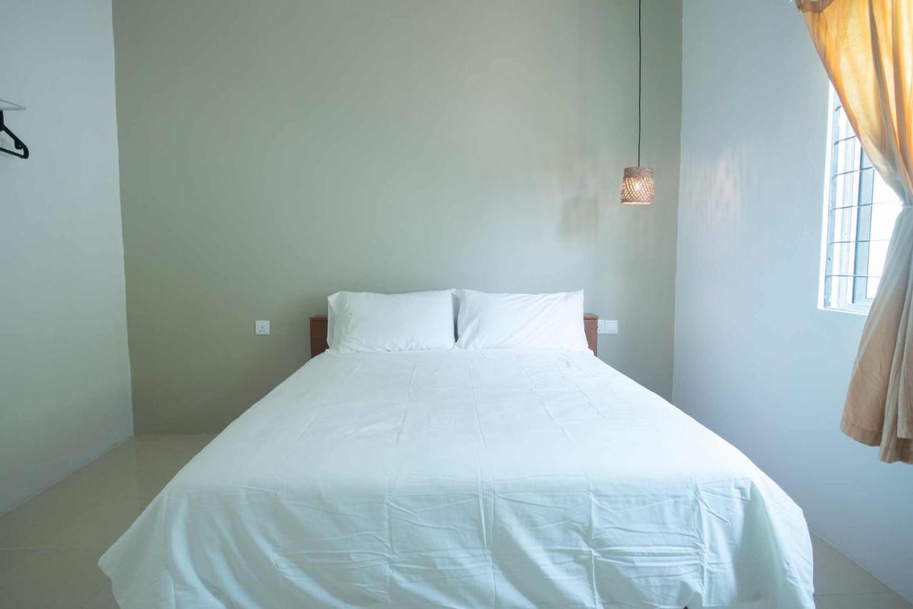 Habitat Large Semi-d House For 11-13pax