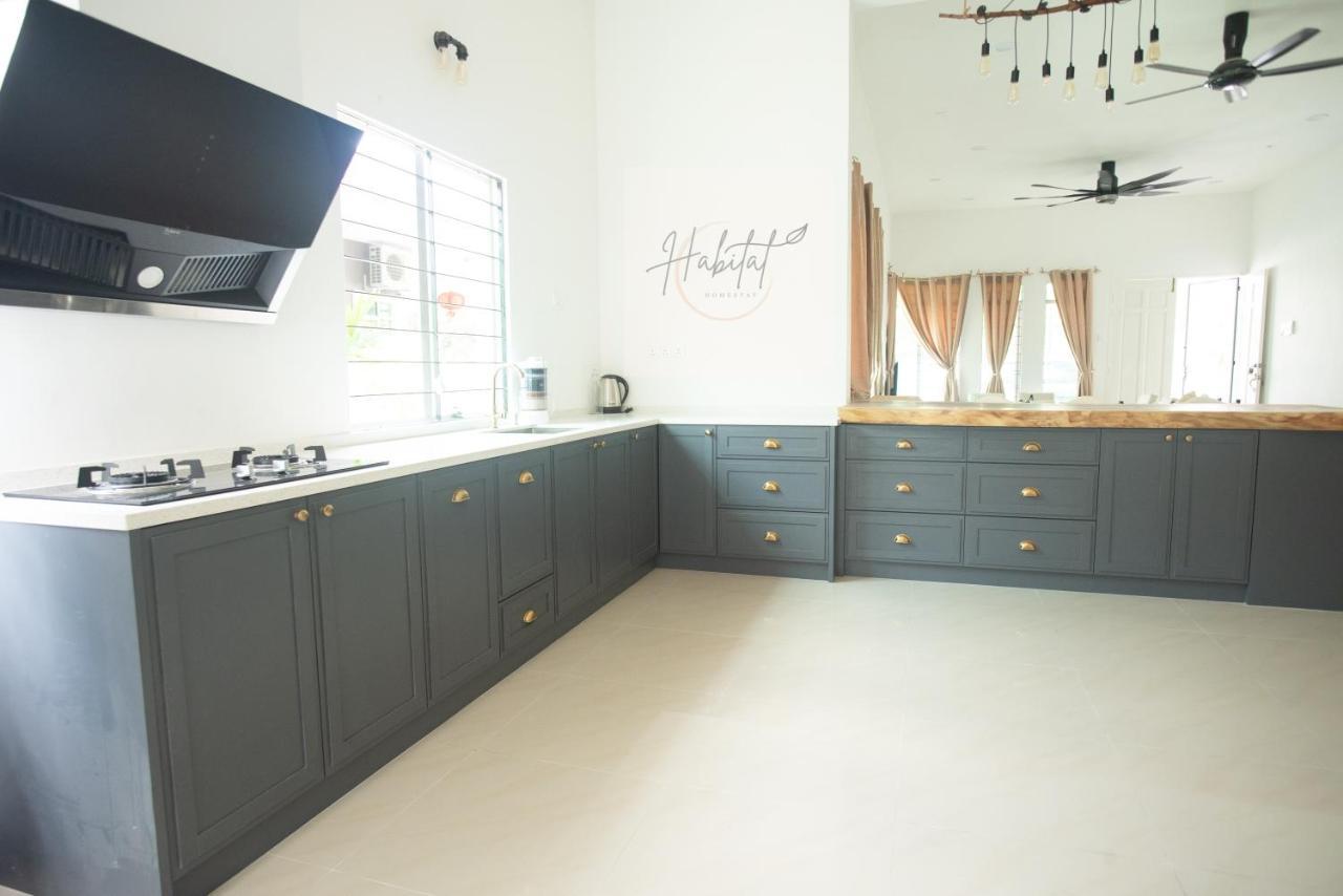 Habitat Large Semi-d House For 11-13pax Holiday home *